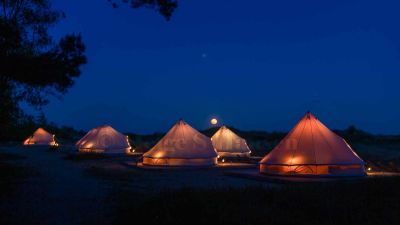 Glamorøs camping
Keywords: Lomsesanden