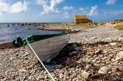 Vågsvollvika med "Gulebua".
Keywords: Vågsvollvika