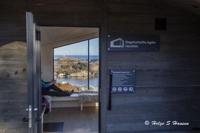 Nyter utsikten.
Keywords: Havblikk