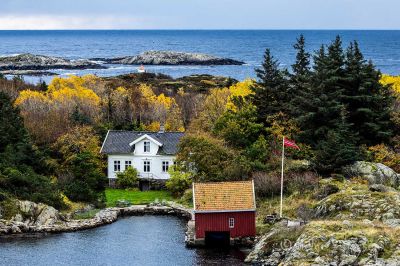 Sommeridyll i dvale
Sandøy sett fra Loshavn.
Keywords: Sandøy