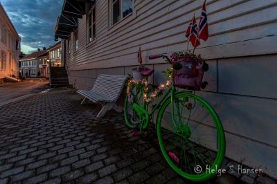 Hollenderbyen
Alltid greit med lys på sykkelen.
Keywords: Flekkefjord_by